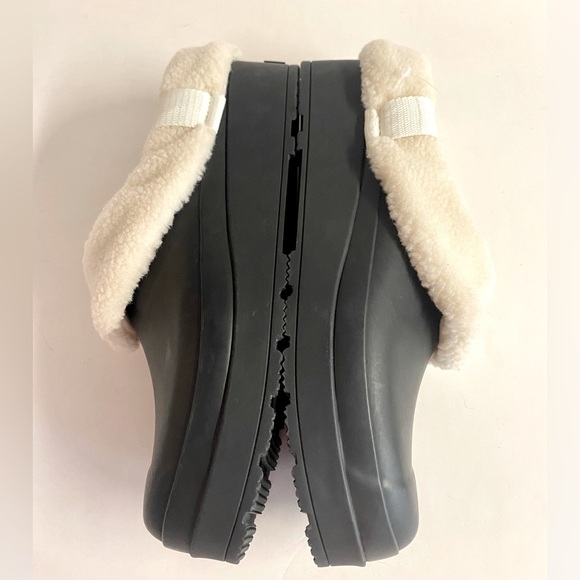 NWOT Hunter Vegan Shearling comfort lined clogs.In Excellent condition.Size 11 - Picture 7 of 13